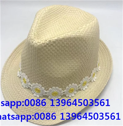 Fedora kepurė su maža gėle